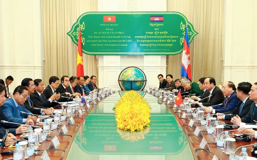 Thủ tướng Nguyễn Xuân Phúc hội đàm với Thủ tướng Campuchia Hun Sen - ảnh 4